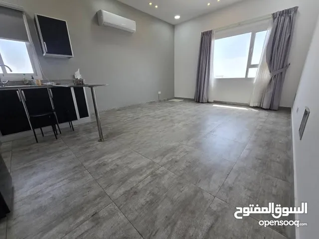 شقه للايجار نص مفروشه شامل الكهرباء في الجنبيه