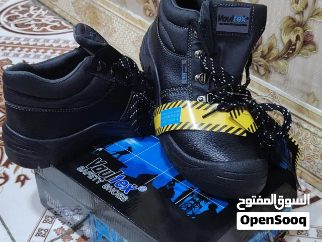 أحذية سيفتي جديدات للبيع