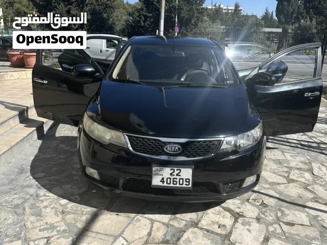 2012, كيا, سيراتو, Standard