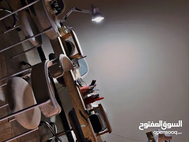 للبيع ميز أظافر طويل