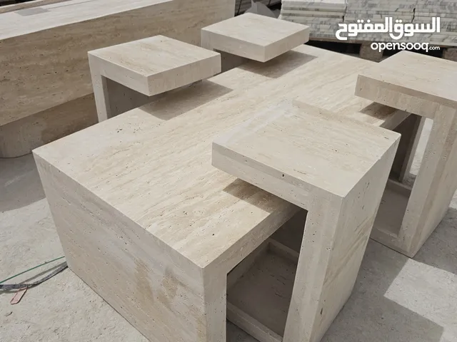 طاوله رخام مع خدمات مع طاوله تلفزيون