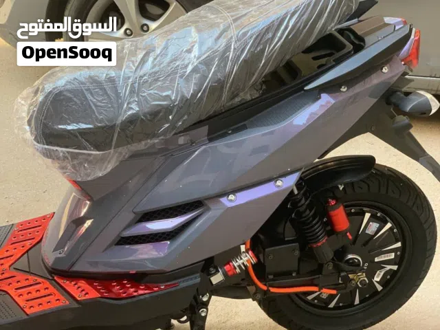 اسكوتر ريس توب الاسكوتر  موتور 3000 واط  6 بطاريه ليد اسيد 72 فولت  جهد سحب 30 امبير
