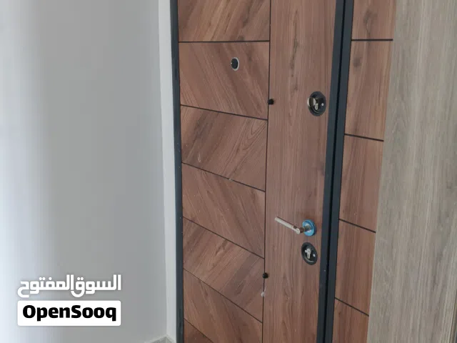 السلام عليكم شقة للبيع في السراج قرب عالم التسوق وقري البغدادي تشطيب جديد غير مسكونه للبيع