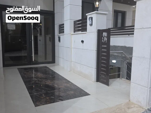 شبه ارضي واسع ومشمس وترسات 225 متر بتشطيبات سوبر ديلوكس