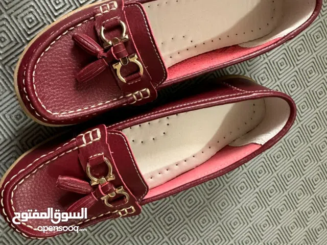 حذاء جلد طبي