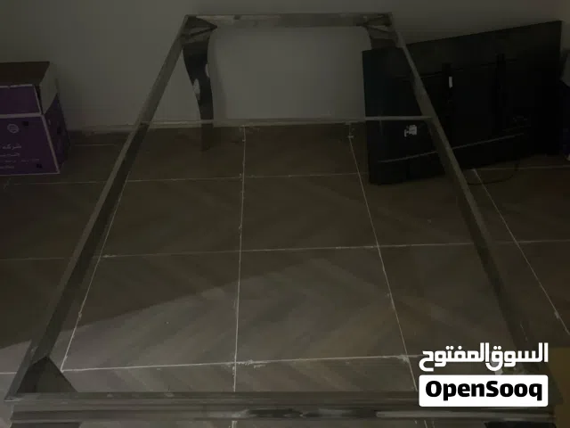 طاوله طعام البيع عدد عشره اشخاص للبيع