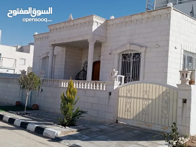 فيلا اربع واجهات حجر