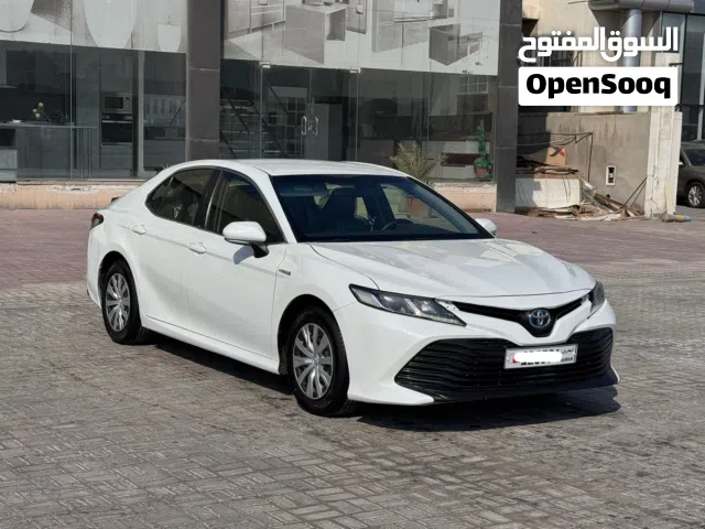 Toyota Camry LE Hybrid 2021 (White)