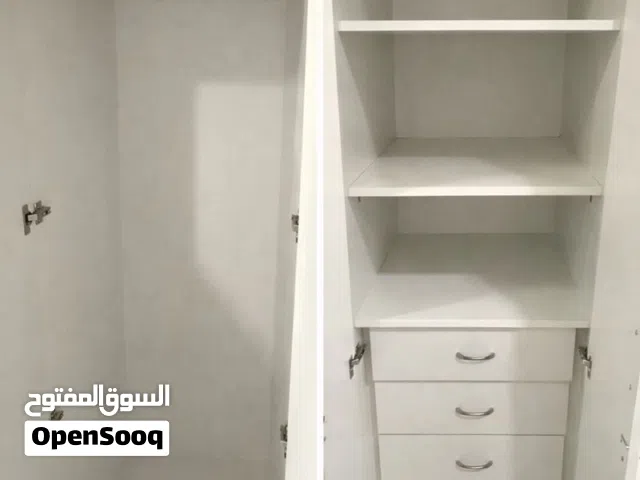 خزانة ملابس كبيرة بحالة ممتازة للبيع