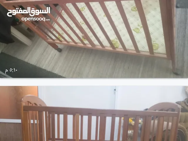 تخت أطفال بحاله جيده جدا
