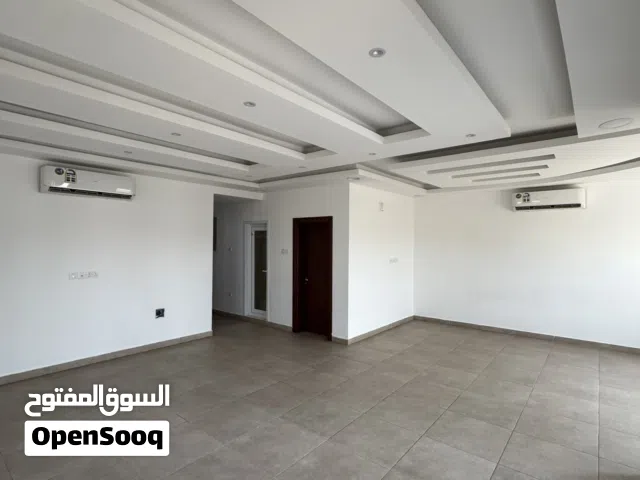 فله راقيه للأجار ويحتوي بجانبها على الكثير من الخدمات