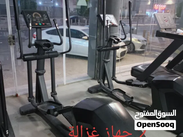 اجهزة نادي رياضي للبيع نظيفة تتكون من الاتي