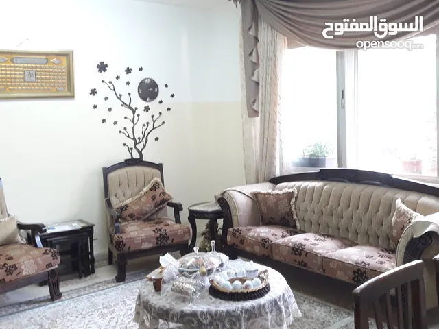 طقم كنب سبع مقاعد بحالة ممتازة جدا