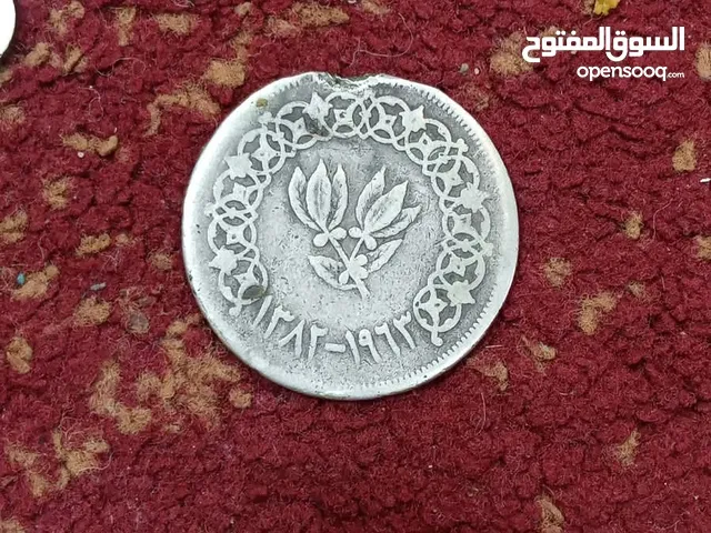 5 دينار كويتي تذكار اونصة ريال يمني فضة دبوس قديم جدا