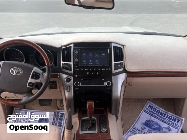 2015 تويوتا لاند كروزر VXR