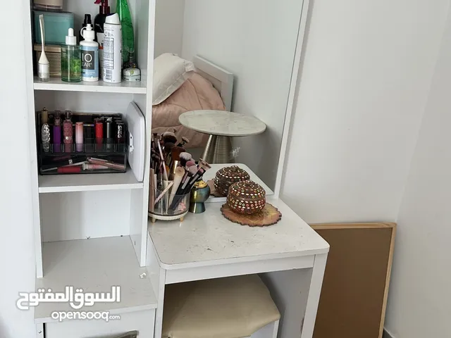 طاولة مكياج