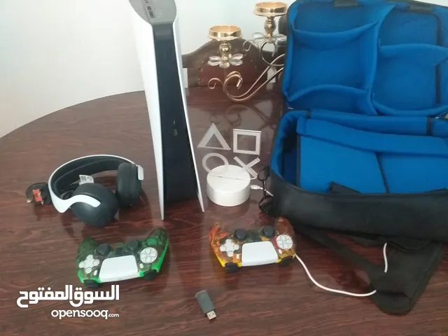 بليستيشن 5 مستعمل شهر مع ايدتين مع سماعة الاصليه مع كم لعبه بسعر مرتب