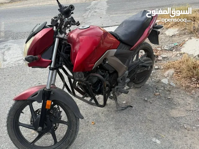 هوندا يونيكورن موديل 2020 ، الدراجه مسرفسة بالكامل ، تم تبديل الاويل وتم تنظيف خزان البترول