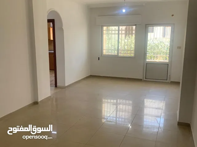 شقة للايجار البنيات خلف الحرية مول طابق اول مساحة 135م