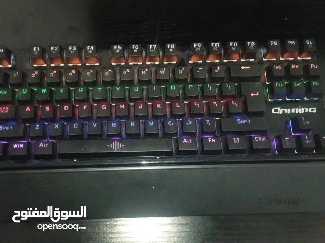 كيبورد جيمينج فيه RGB سويتش ازرق حاله ممتازة جدا