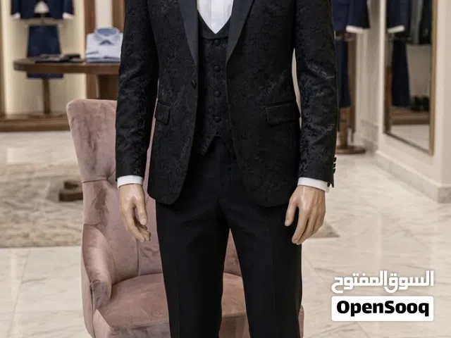 بدلة رجالي تلبس لوزن 80 للبيع مع كامل م مع كامل ملحقاتها الحذاء 43 نمرته موجود توصيل