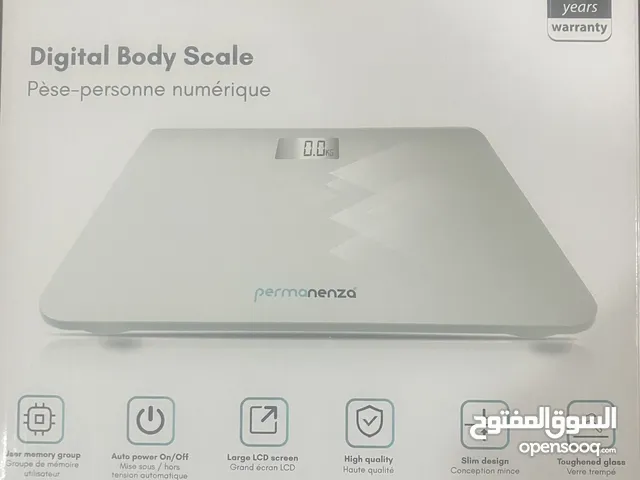 ميزان الكتروني بشاشه رقميه لقياس الوزن والدهون والعظام..