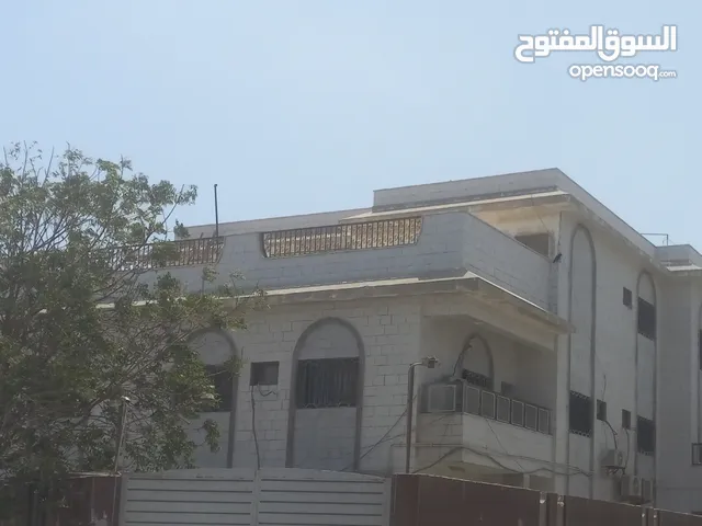 200 m2 More than 6 bedrooms Villa for Rent in Aden Other