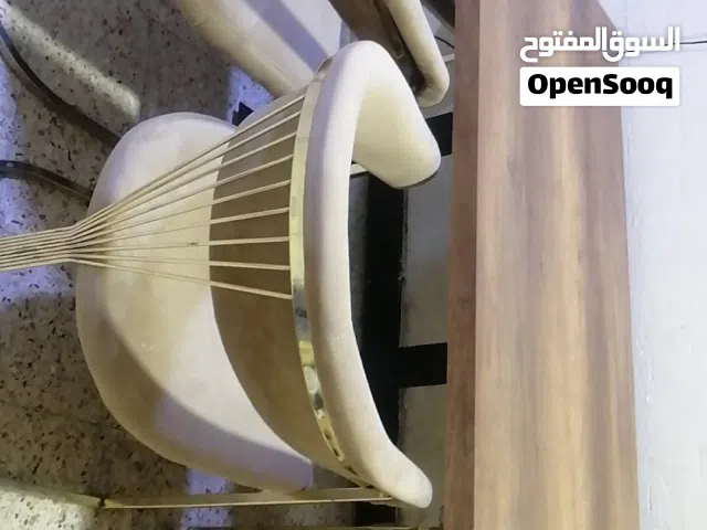 ميز طعام مع اربع كراسي