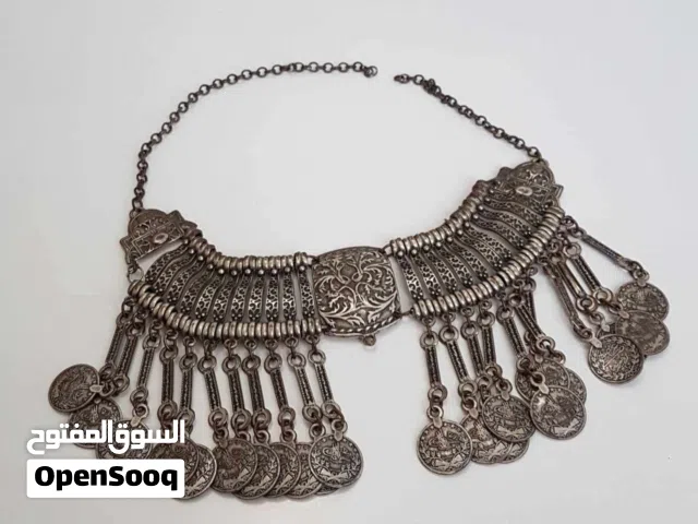 عقد قديم تقليدي