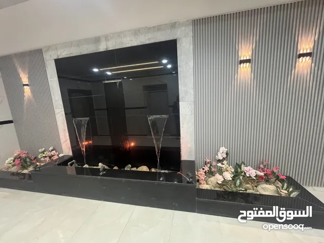 شقه الطابق الاول او الثاني مساحه 160 متر في البنيات بالقرب من طريق المطار بشطيبات فاخره جدا وتدفئه