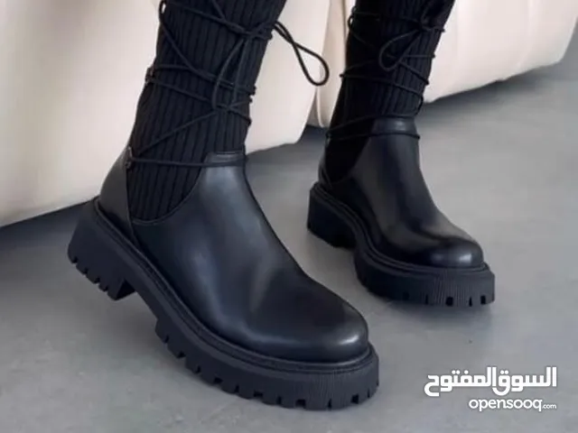 Black Boots in Suez
