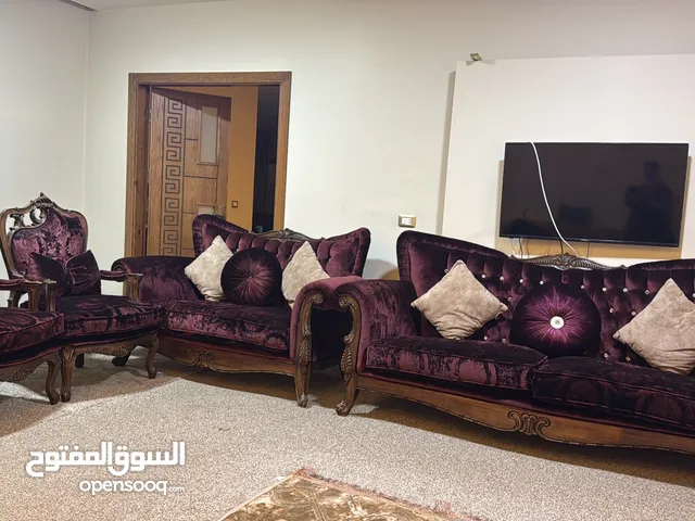 طقم كنب بحالة ممتازة