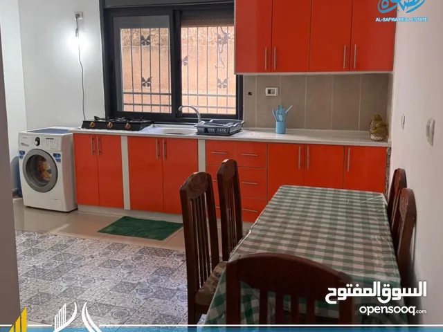 شقه مكونه من غرفتين يوجد بكل غرفه مطبخ وحمام مميزه ممكن شباب 2 موظفين او صبايا