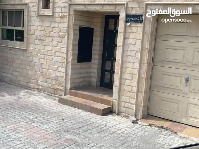 350 m2 5 Bedrooms Townhouse for Sale in Muharraq Busaiteen