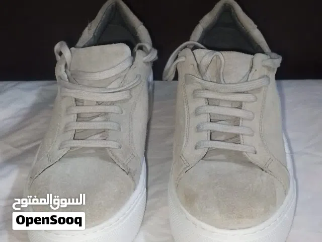 Des chaussures confortables et belles taill 41