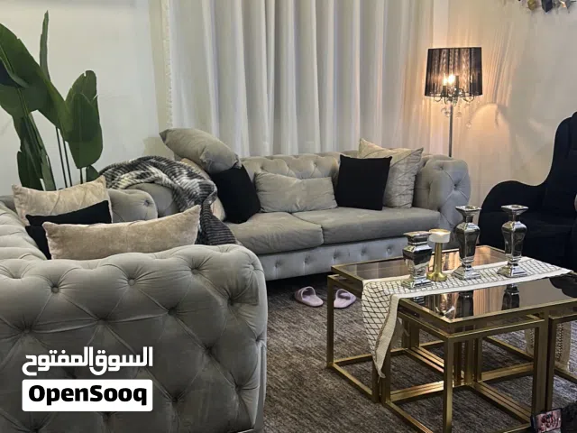 طقم كنب للبيع جوده عاليه استعمال بسيط