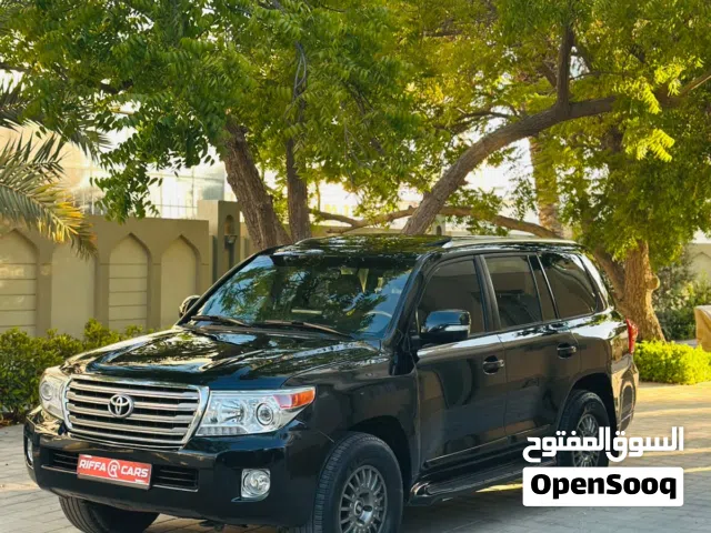 TOYOTA LAND CRUISER GXR V8 4WD (4×4) Year-2012 Full option model with Sunroof & Fully automatic seat
