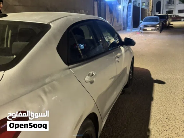 سياره كيا ريو 2020 لون فضي للبيع