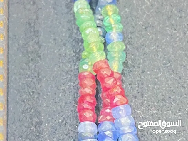 اسوارة من مجموعة احجار كريمة