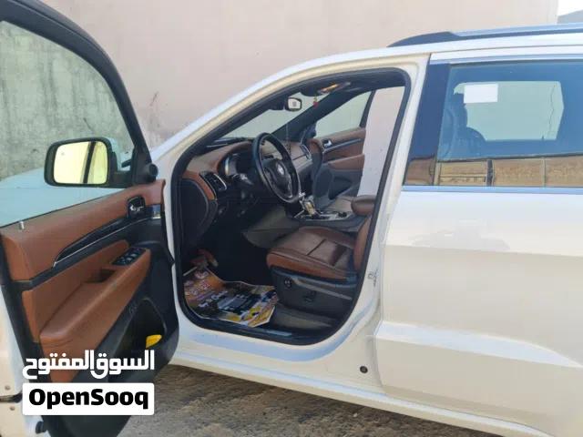 السلام عليكم للبيع جيب كرند شيروكي اوفرلاند خليجي وكاله ثلاث شاشات فول موديل 2021