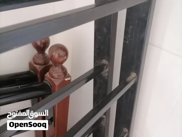اسرة بحالة ممتازة نوعية استيل حديد مصبعات ديكور بالجوانب لسرعة البيع الاتنين 24 ريال