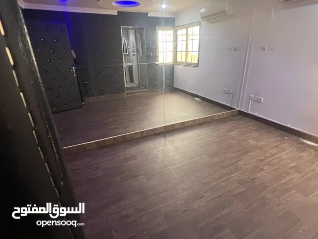 استديو للايجار بالسالمية قطعة 12 علي الدائري الخامس مباشرة