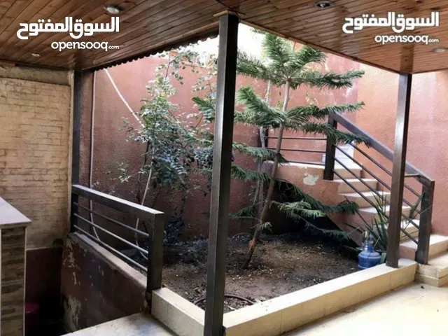 شقة شبه أرضية للإيجار لعائلات خليجية فقط (مفروش او غير مفروش)