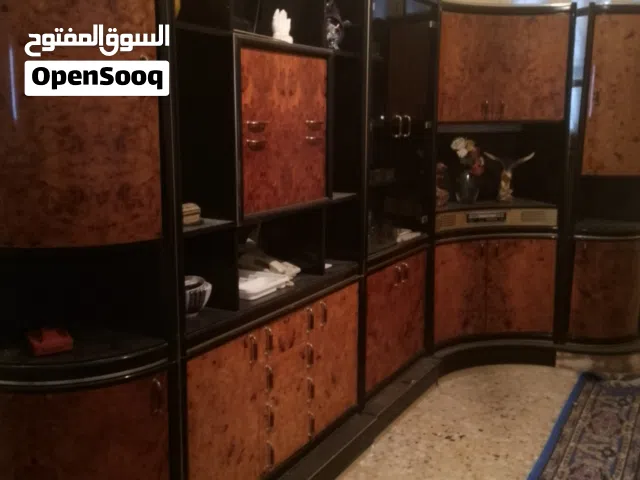 مكتبه انظيفه  ايطالي الصنع انتيكا معروفه من الثمانيات