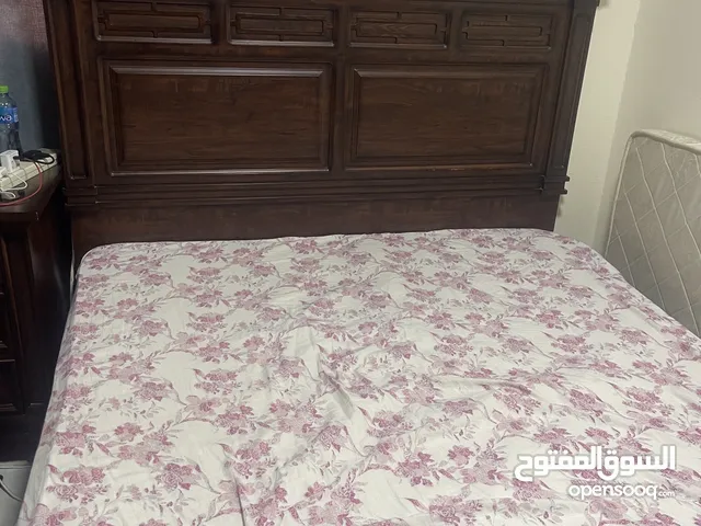 للبيع غرفه نوم لون بني محروق