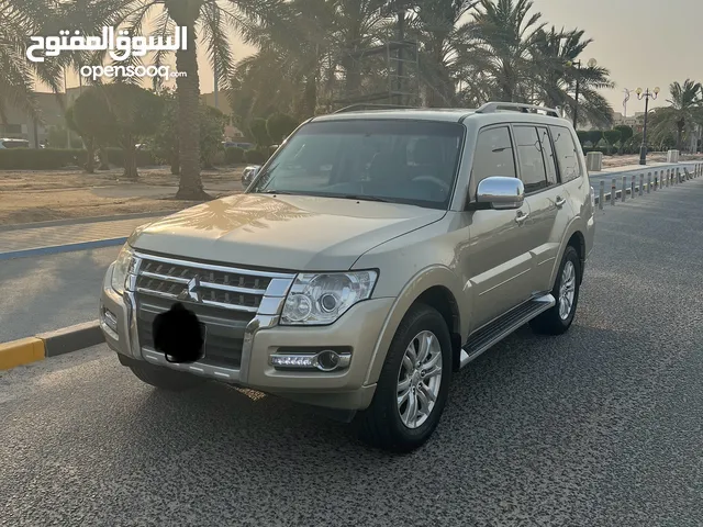باجيرو 2019 لون دهبي ماكينه 3.8 فل اوبشن عداد 110 الف