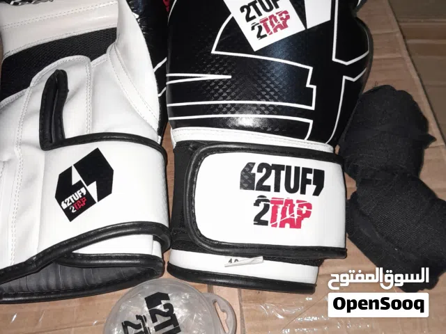 كفوف كيغ بوكسنغ مقاس 10 صناعة باكستانية نوع 2TUF2TAP استخدام مرات قليلة شبه جديدة بكيسها