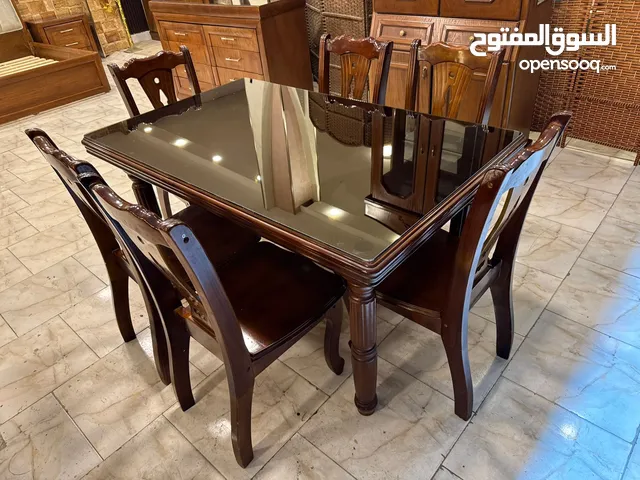 طاولة سفره كلاسيك فااخره جداً مع فضيه خشب بلوط طبيعي و زان بالكامل مشغوله بإتقان و دقه عاليه