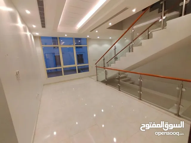 فله للاجار الرياض حي الملقافيلا دوبلكس مساحتها 250م مكونه من : 4 غرف نوم ماستر -مجلس-صالتين-مطبخ امر