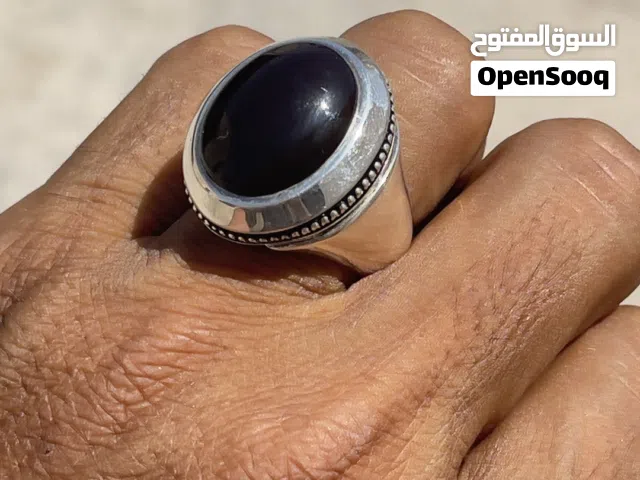 خاتم كرزي درجه اولي صافي وبطن ثقيل احمر